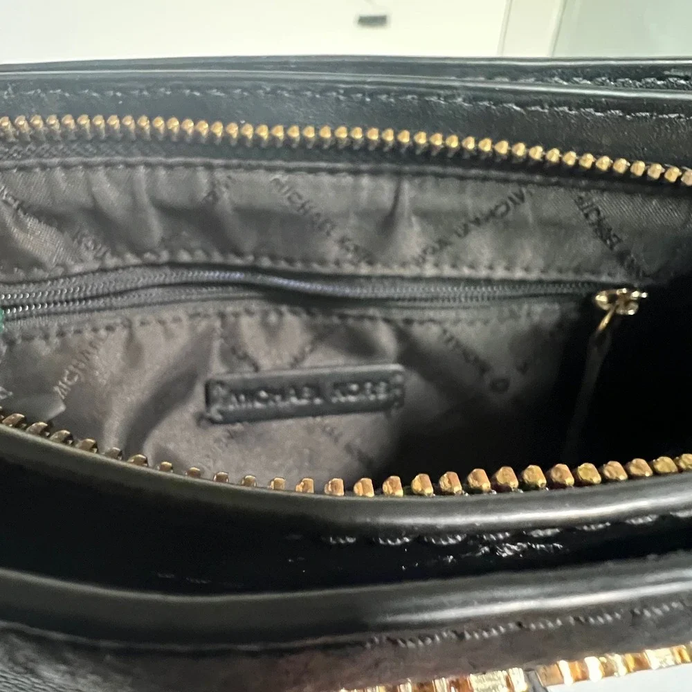Michael Kors Trisha Crossbody Women Medium Black Pebbled Leather Gold Hardware